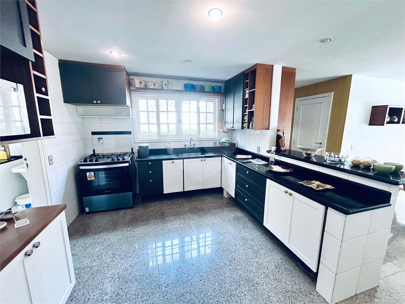 Casa à venda com 8 quartos, sendo 7 suítes, em Barra da Tijuca, Rio de Janeiro, RJ