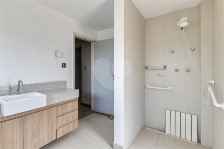 Sobrado à venda com 5 quartos, sendo 2 suítes, em Brooklin, São Paulo, SP