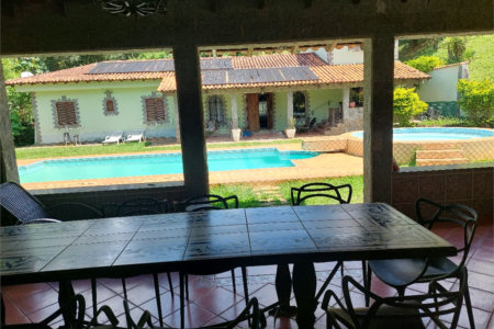 Casa à venda ou para alugar com 5 quartos, sendo 2 suítes, no condomínio Restinga Verde, São Roque - SP