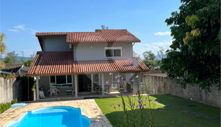 Casa à venda com 2 suítes no condomínio Recanto da Lagoinha, Ubatuba - SP