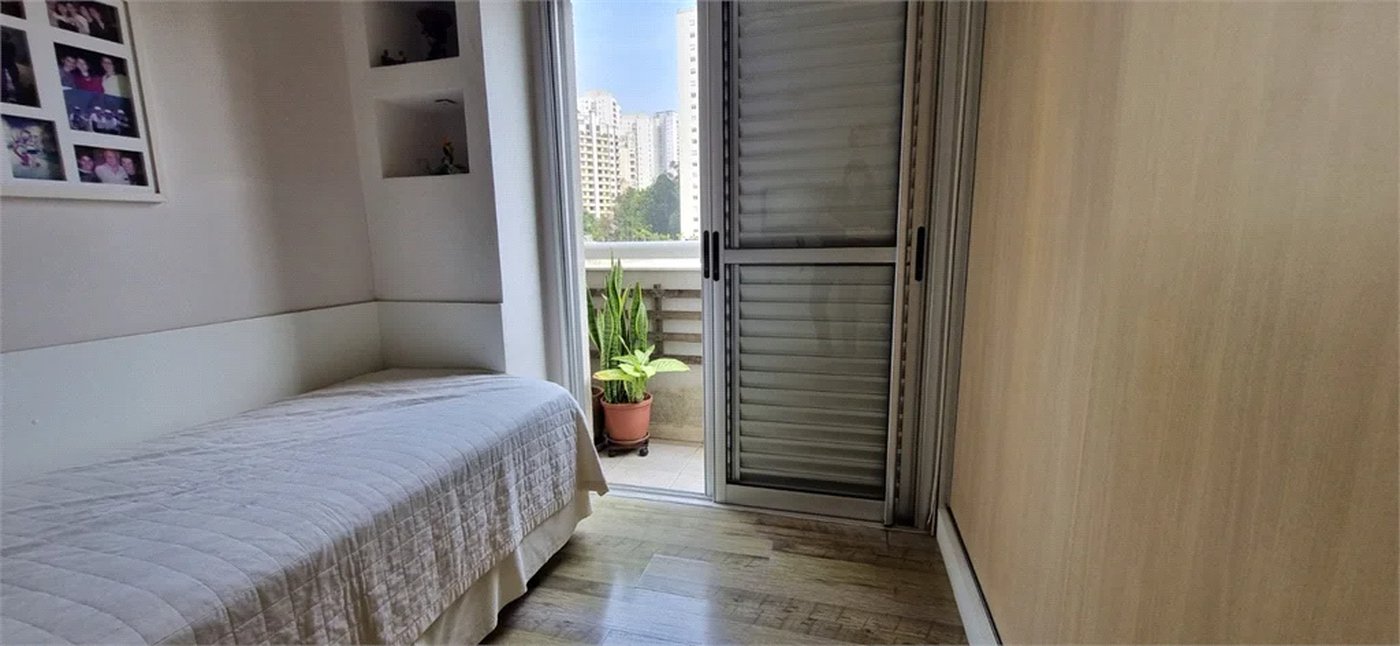Apartamento à venda com 3 suítes em Jardim Londrina, São Paulo, SP