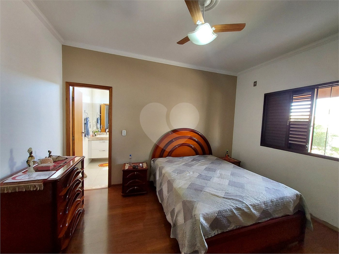 Casa à venda com 4 quartos, sendo 2 suítes, no condomínio Nascente do Jaraguá, Araraquara - SP