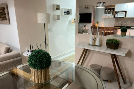 Apartamento à venda com 2 quartos, sendo 1 suíte, no Centro, Mongaguá, SP