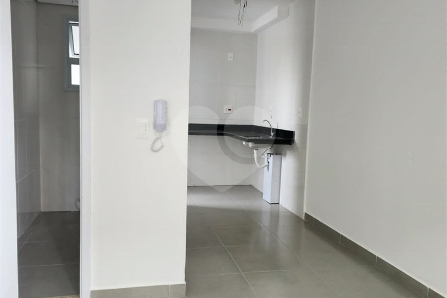 Casa à venda com 2 quartos, sendo 1 suíte, no condomínio Residencial Sanches, São Paulo - SP