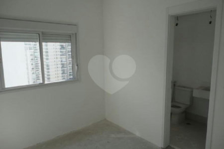 Apartamento à venda com 3 suítes em Campo Belo, São Paulo, SP