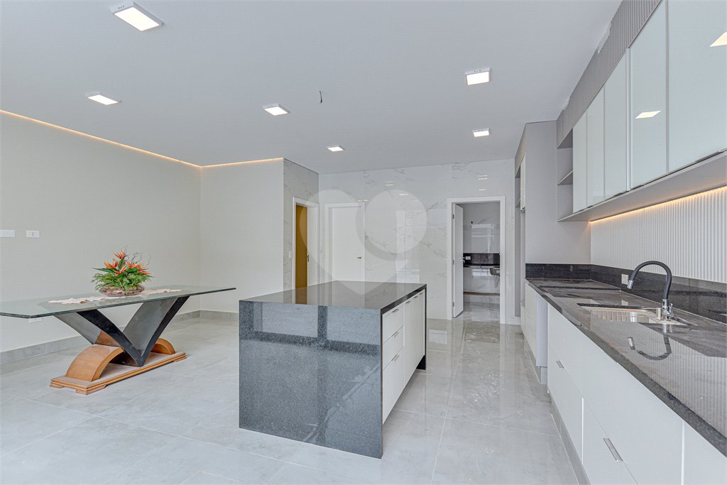 Casa à venda com 4 suítes no condomínio Carmen, São Paulo - SP
