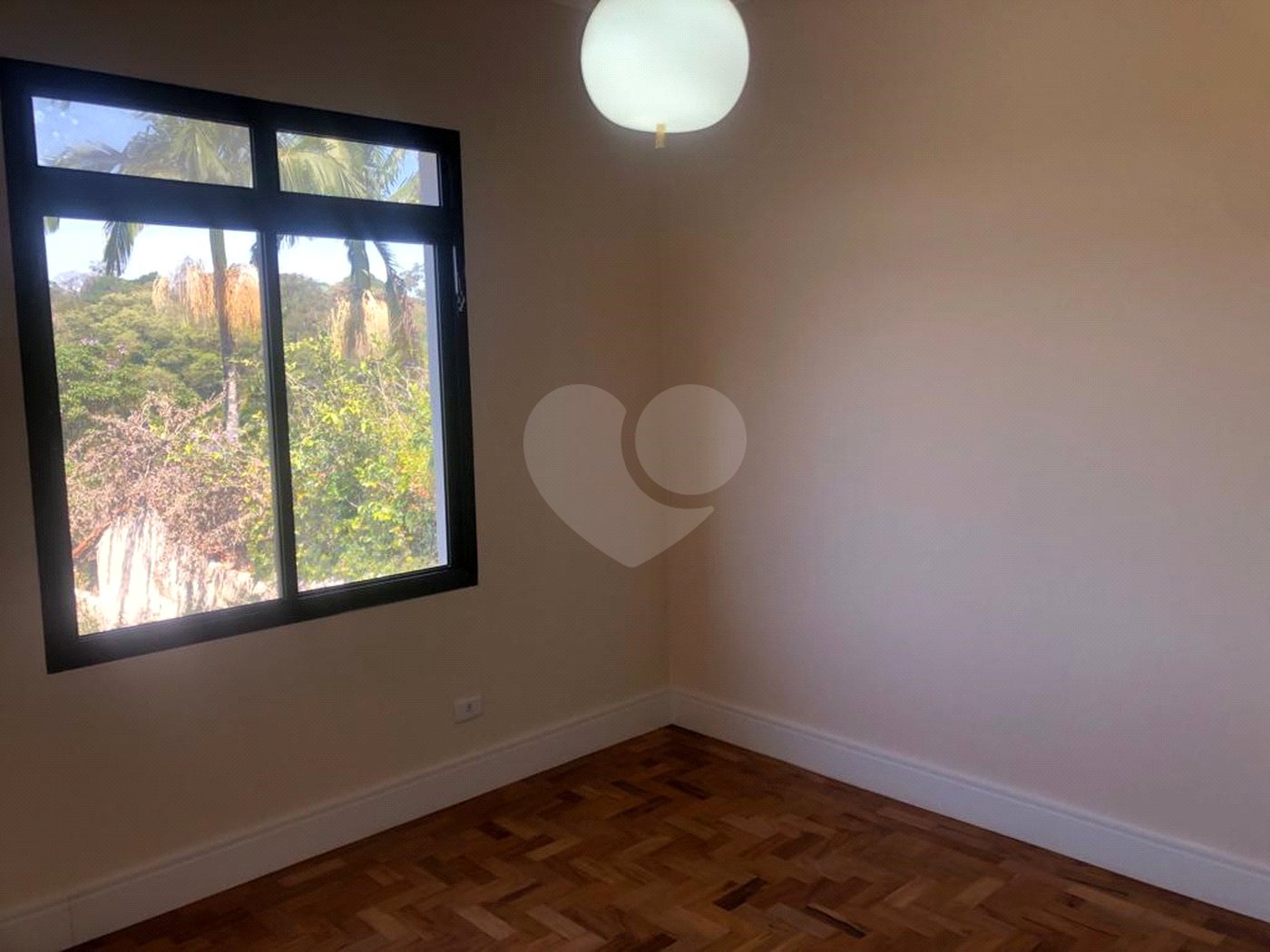 Casa à venda com 4 quartos, sendo 2 suítes,  em Horto Florestal, São Paulo, SP