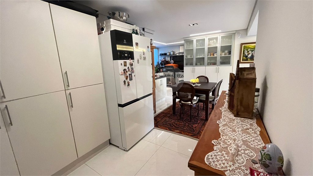 Apartamento à venda com 3 suítes em Vila Suzana, São Paulo, SP