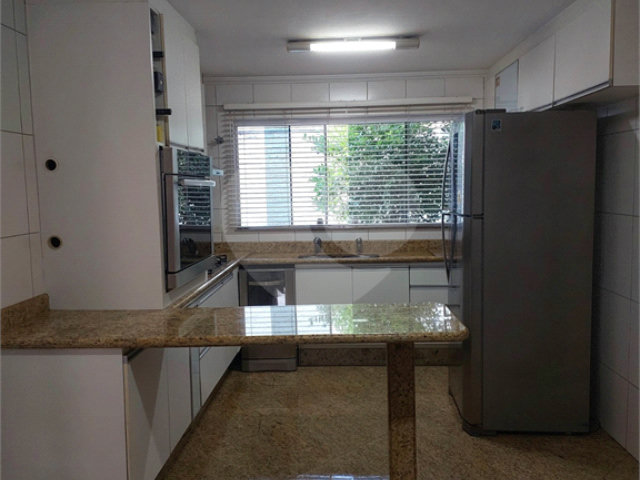 Sobrado à venda com 5 quartos em Campo Grande, São Paulo, SP