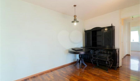 Apartamento à venda com 3 quartos, sendo 1 suíte,  em Vila Olímpia, São Paulo, SP