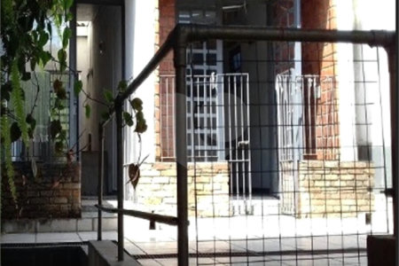 Sobrado à venda com 8 quartos, sendo 3 suítes, em Liberdade, São Paulo, SP