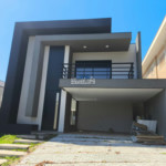 Casa à venda com 5 quartos, sendo 3 suítes, no condomínio Figueira Garden, Atibaia - SP