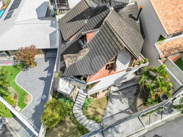 Casa à venda com 4 quartos, sendo 2 suítes,  em Jardim Marajoara, São Paulo, SP