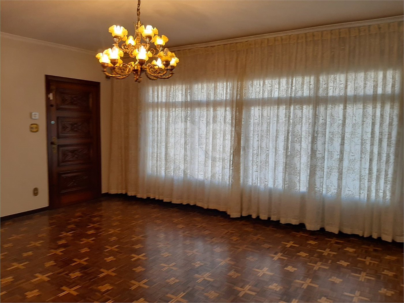 Casa à venda com 4 quartos, sendo 2 suítes, em Jardim Franca, São Paulo, SP