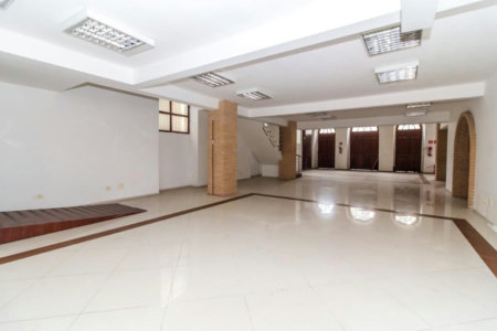 Prédio Comercial de Grande Porte no Centro Histórico de Santos para Venda Ou Aluguel
