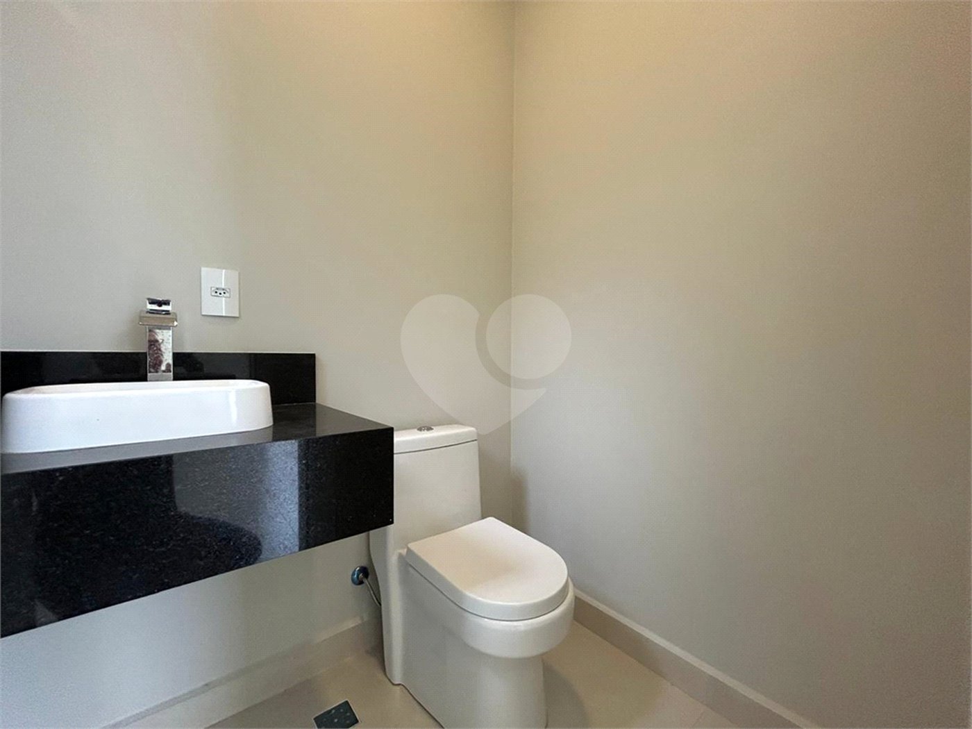 Casa à venda com 3 suítes no condomínio Helena Maria, Sorocaba - SP