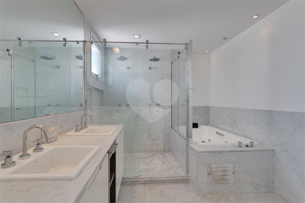 Apartamento à venda com 4 suítes em Campo Belo, São Paulo, SP