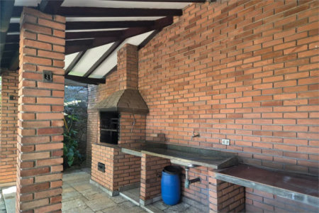 Casa à venda com 4 quartos, sendo 2 suítes, em Cidade São Francisco, São Paulo, SP