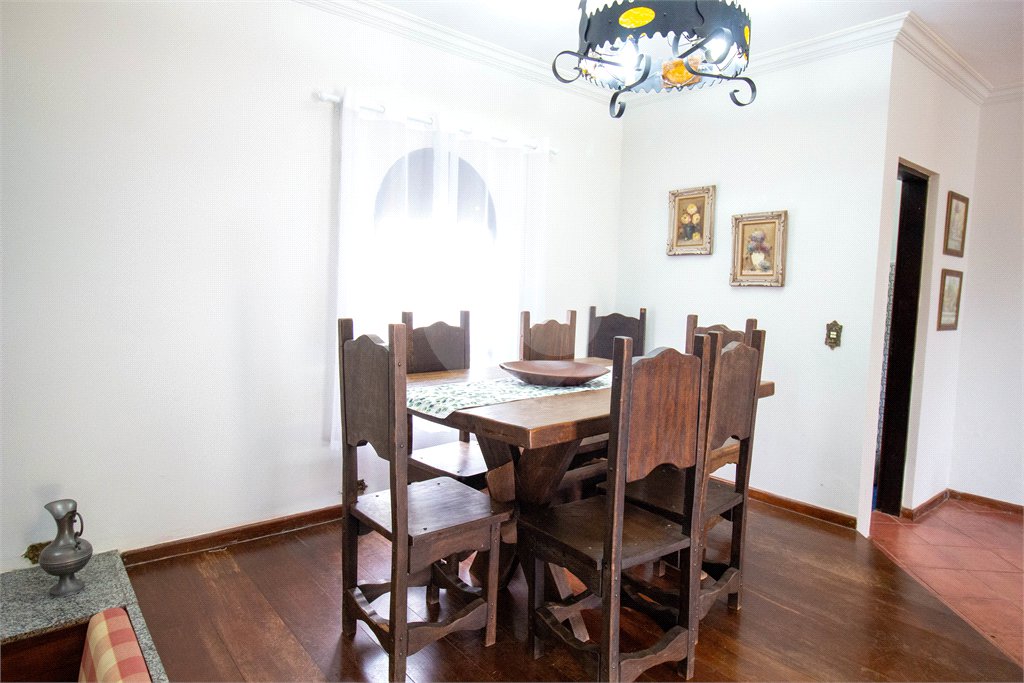 Casa à venda ou para alugar com 5 quartos, sendo 2 suítes, no condomínio Restinga Verde, São Roque - SP