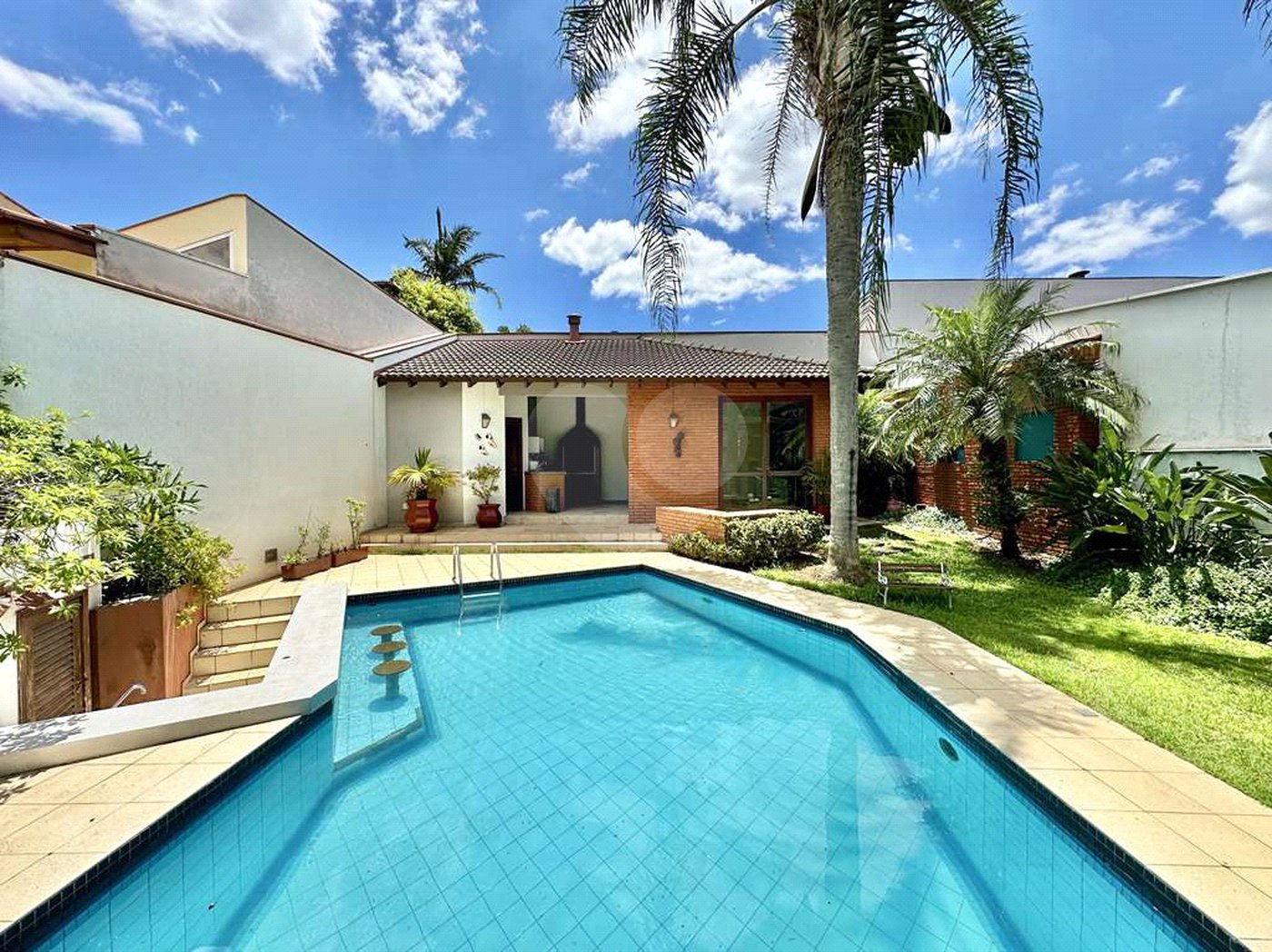 Casa à venda com 4 quartos, sendo 2 suítes,  no condomínio São Paulo Ii, Cotia - SP
