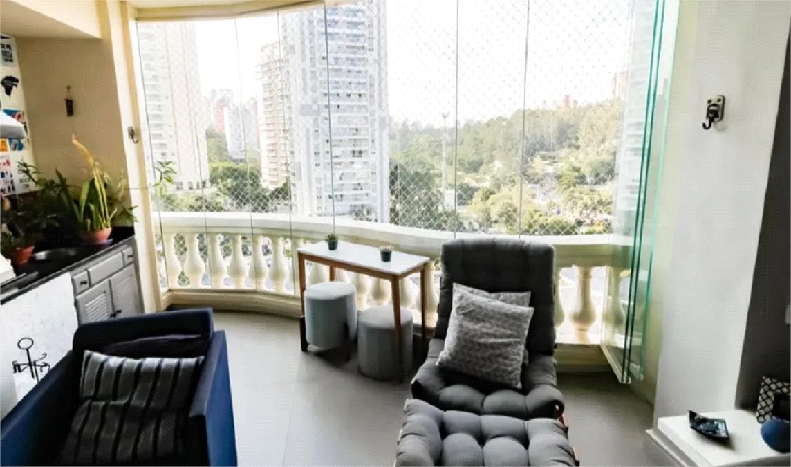 Apartamento à venda com 3 quartos, sendo 1 suíte,  em Vila Andrade, São Paulo, SP