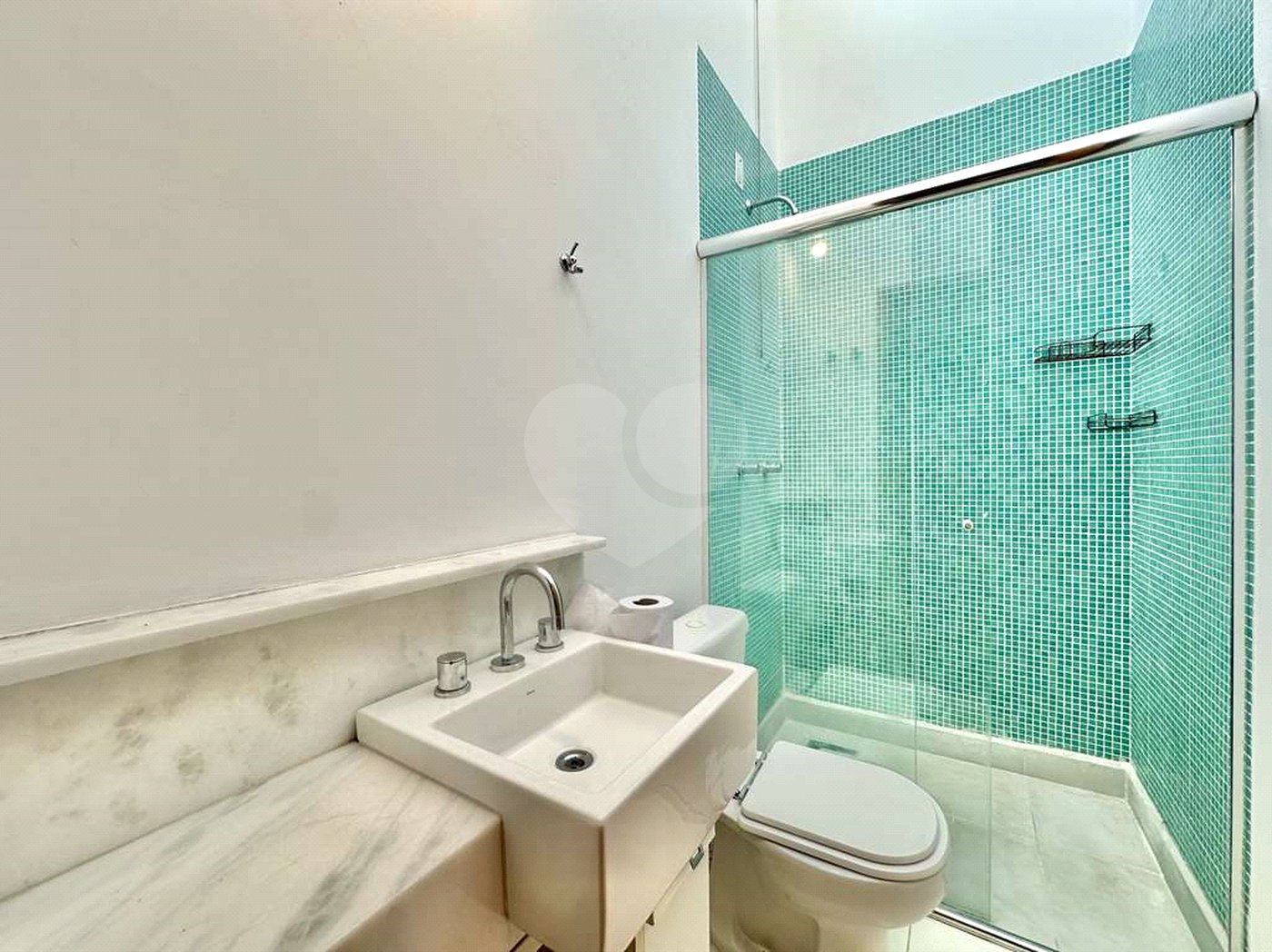 Casa à venda com 4 suítes no condomínio Recanto Impla, Carapicuíba - SP