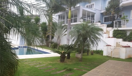 Casa à venda ou para alugar com 4 suítes no condomínio Flamboyant, Atibaia - SP