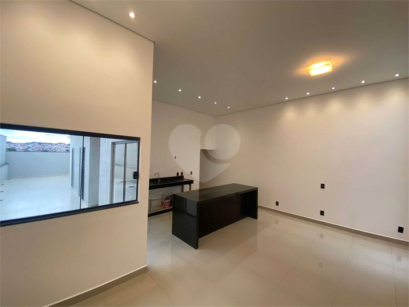 Casa à venda com 3 quartos, sendo 1 suíte,  no condomínio Residencial Helena Maria, Sorocaba - SP