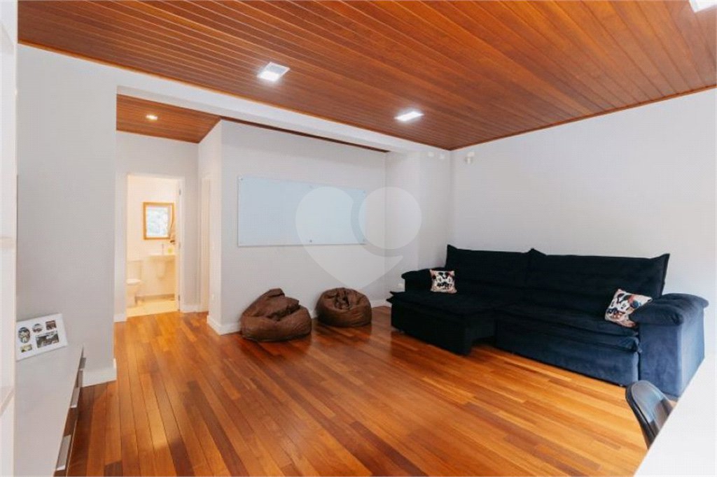Casa à venda com 5 quartos, sendo 4 suítes, no condomínio Figueira Garden, Atibaia - SP