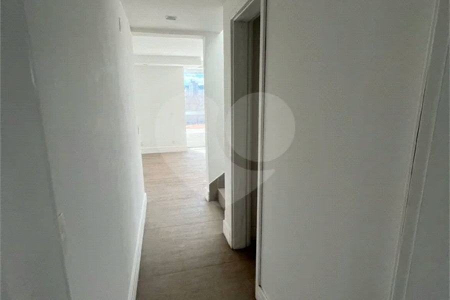 Casa à venda com 4 quartos, sendo 2 suítes, no condomínio Residencial Floresta, São Paulo - SP