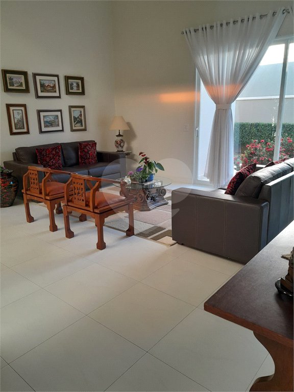 Casa à venda com 5 suítes no condomínio Ipe Velho, Vinhedo - SP