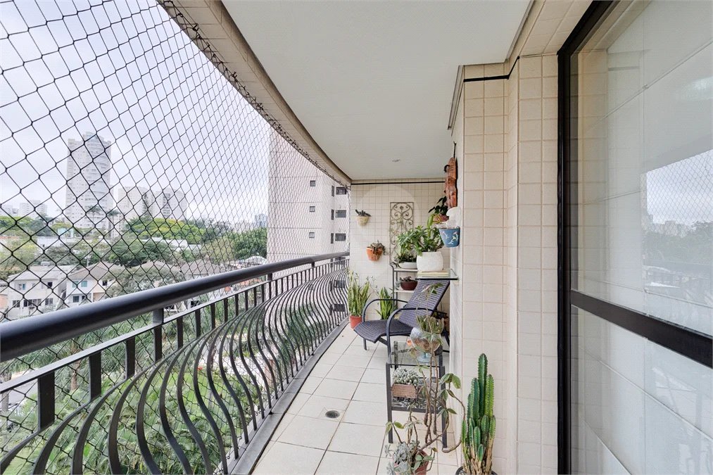 Apartamento à venda com 3 quartos, sendo 2 suítes, em Alto da Boa Vista, São Paulo, SP