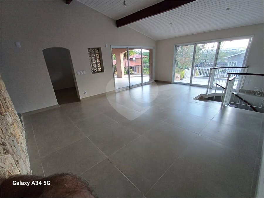 Casa à venda ou para alugar com 5 quartos, sendo 2 suítes, no condomínio Fazenda São Joaquim, Vinhedo - SP