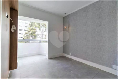 Apartamento à venda com 3 quartos, sendo 1 suíte,  em Jardim Marajoara, São Paulo, SP