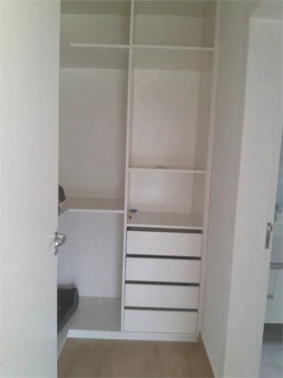 Casa à venda com 3 suítes em Moinho Velho, Cotia, SP