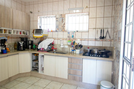 Sobrado à venda com 4 quartos, sendo 1 suíte,  em Vila Aguiar, São Roque, SP