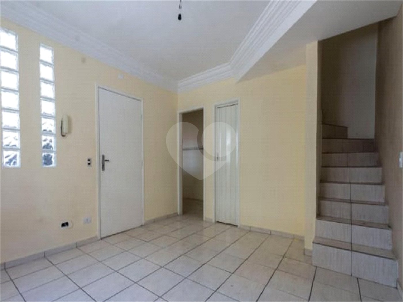 Casa para alugar com 2 quartos, sendo 1 suíte,  no condomínio Nova Carioba, São Paulo - SP