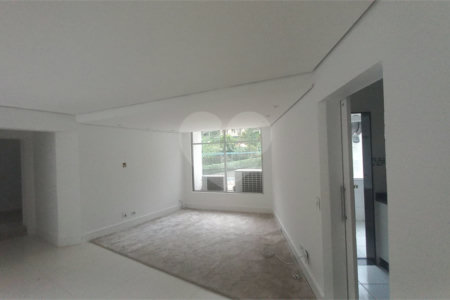 Apartamento à venda com 3 quartos, sendo 1 suíte,  em Vila Andrade, São Paulo, SP