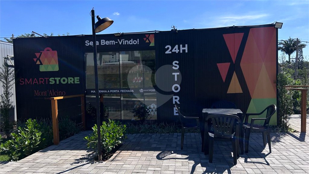 Casa à venda com 4 quartos, sendo 3 suítes, no condomínio Residencial Mont'alcino, Valinhos - SP