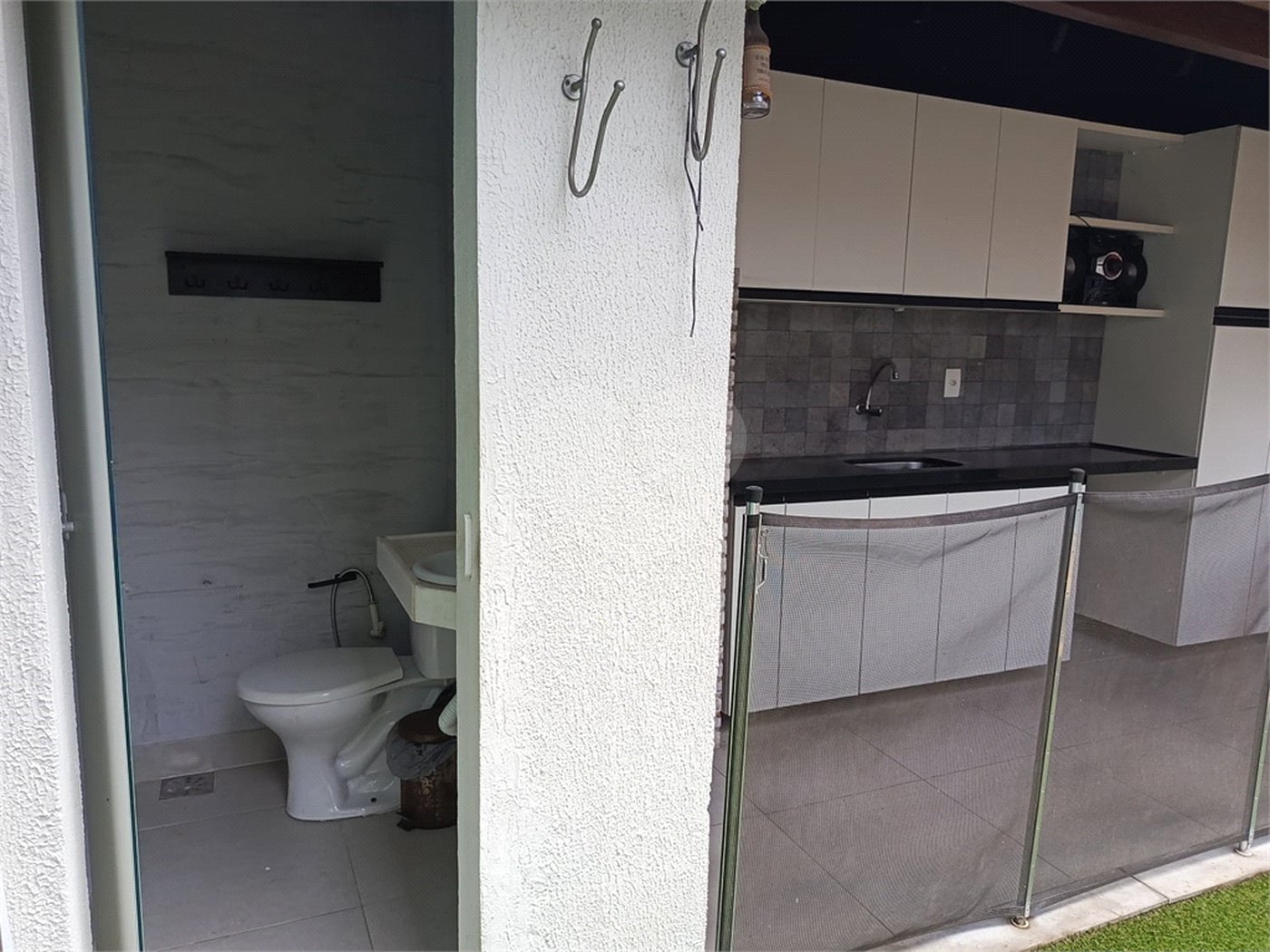 Casa à venda com 3 quartos, sendo 1 suíte, no condomínio Paraíso Classe A, Rio de Janeiro - RJ