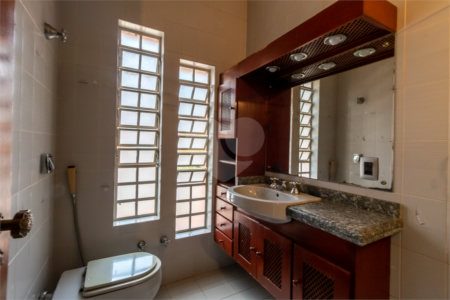 Sobrado à venda com 5 quartos, sendo 3 suítes, em Alto da Boa Vista, São Paulo, SP