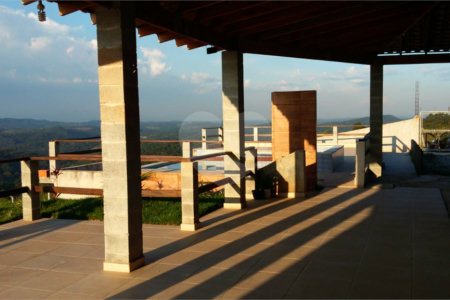 Chácara à venda com 3 quartos, sendo 1 suíte,  em Botujuru, Mogi das Cruzes, SP