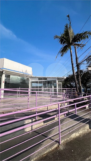Lindo Salão Comercial para locação com 924m2 no Centro de Atibaia