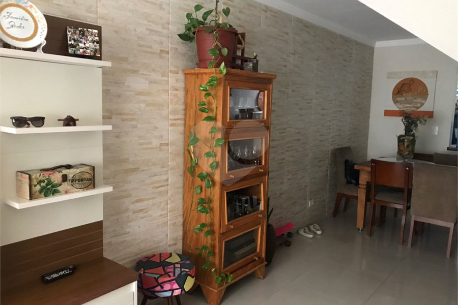 Casa à venda com 3 quartos, sendo 1 suíte,  no condomínio Felipe, São Paulo - SP