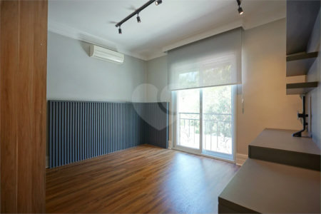 Casa de Vila à venda com 4 suítes em Granja Julieta, São Paulo, SP