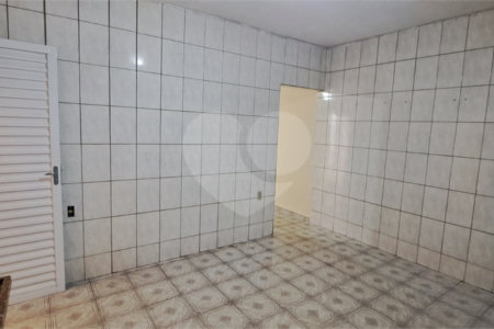 Casa ampla em bairro tranquilo – excelente oportunidade para morar ou investir!
