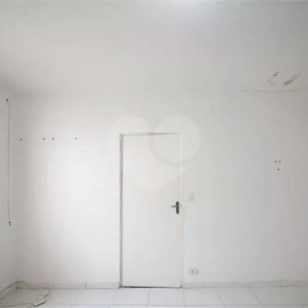 Casa à venda no Campo Belo de 200 metros quadrados, com 3 casas no terreno.