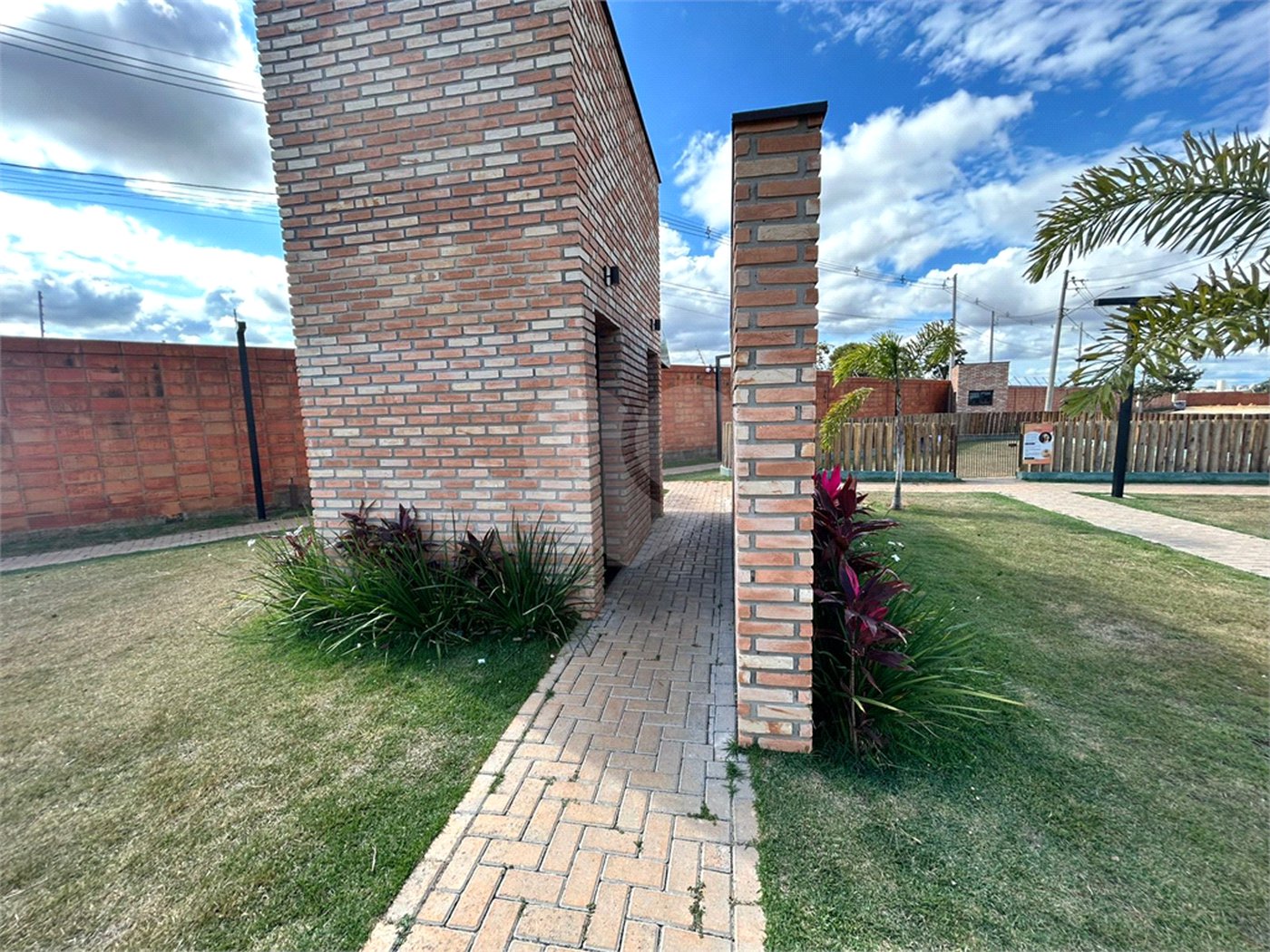 Casa à venda com 3 suítes no condomínio Jardim Villagio Wanel, Sorocaba - SP