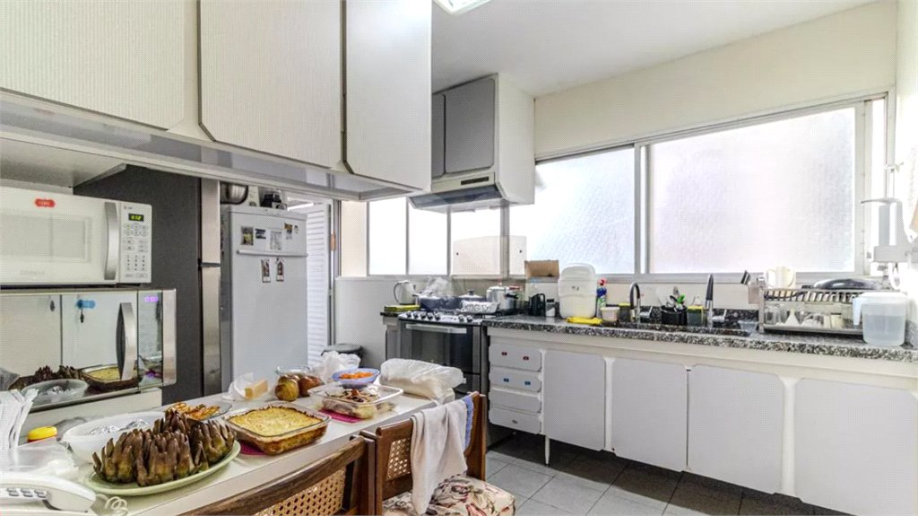 Apartamento à venda com 3 quartos, sendo 1 suíte,  em Higienópolis, São Paulo, SP
