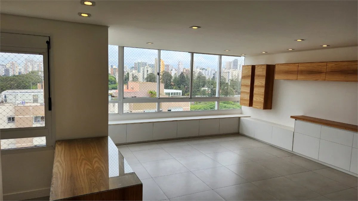 Apartamento à venda com 3 quartos, sendo 2 suítes, em Paraíso do Morumbi, São Paulo, SP